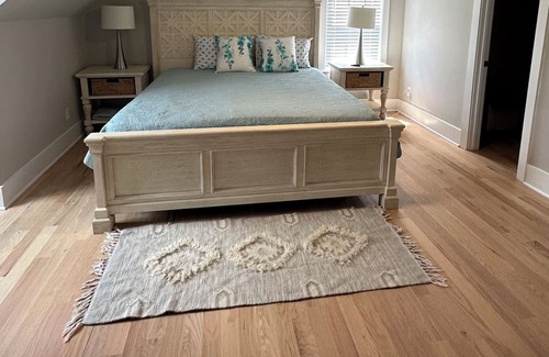 Matthews House | Stylish place, great for large groups. Pet friendly