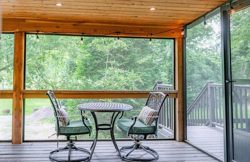 Franklin House | Stylish private home, 1 mile from Historic Downtown Franklin, TN