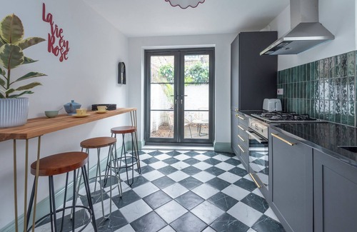 Nine Elms House | Stylish renovated Victorian house in London Zone 1 garden roof terrace