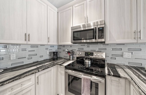 Orlando Beach Condo | Stylish Riverfront Villa W/Private beach access, Fire Pit, & BBQ Grills 🥂🌸