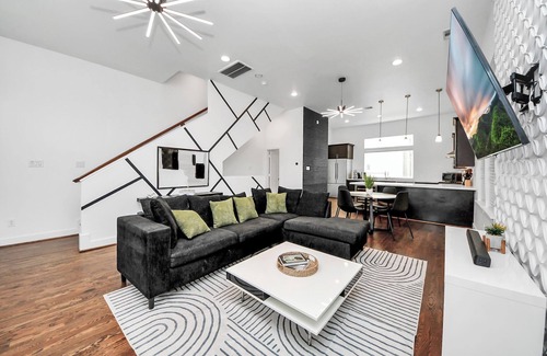 East Downtown Houston House | Stylish Rooftop East Downtown 3BR Near Everything