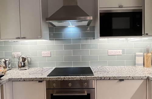 Mumbles Apartment | Stylish Rotherslade/Langland beach view apartment - 1 min from the beach