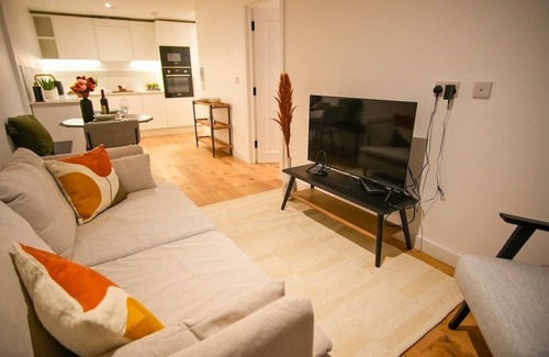 Eastbourne City Centre Apartment | Stylish Seaside 1 bed Flat - 10min Beach & City