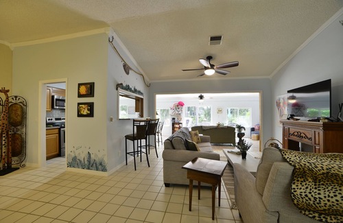 Sebring House | Stylish Sebring House – Across from Lake Jackson & close to the Downtown Circle