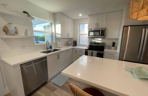 Key Largo Condo | Stylish & Secluded: Pool, Dock, Key Largo Living