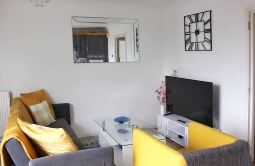 Southwark Apartment | Stylish & Spacious 1 bed flat next to station