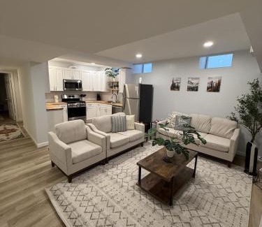 Beverly Apartment | Stylish Stay By Beach & Shops