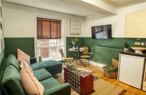 Lincoln Apartment | Stylish Steep Hill Apartment | Pass the Keys