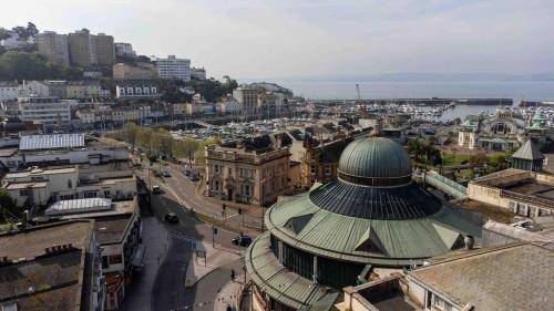 Torquay City Centre Apartment | Stylish Studio Apartment on Torquay Harbourside!