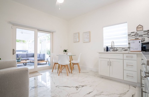 Temple Crest Apartment | Stylish Studio located within walking distance of Busch Gardens in Tampa, FL