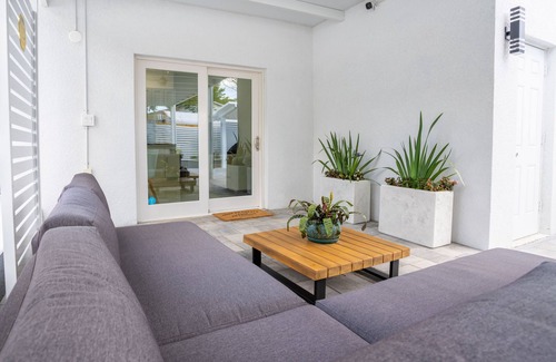 Temple Crest Apartment | Stylish Studio located within walking distance of Busch Gardens in Tampa, FL