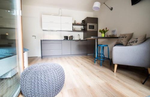 Nusle Apartment | Stylish Studio with Balcony, 12 Min to City Centre, Free Netflix & WiFi