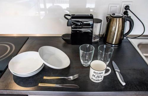 Nusle Apartment | Stylish Studio with Balcony, 12 Min to City Centre, Free Netflix & WiFi