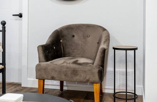 Jasper Place House | Stylish Suite-NearWEM-4 Bed-Central