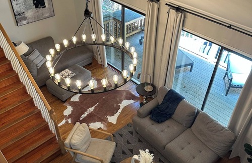 Smyrna House | Stylish Town house with convenient location. 3 minutes from Braves Stadium.
