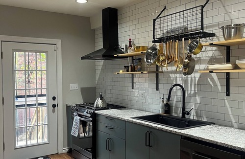 Downtown Baltimore House | Stylish Townhouse by Carrol Park, M&T Bank Stadium