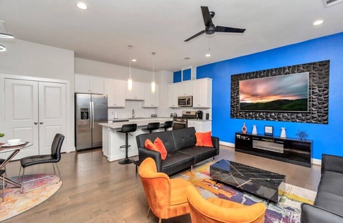 Riverside Terrace House | Stylish Townhouse in Central Houston