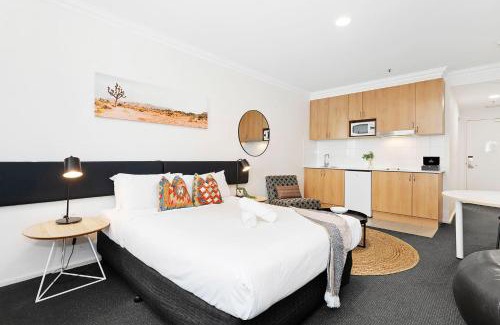 Perth Central Business District Apartment | Stylish Urban Gem Downtown Perth
