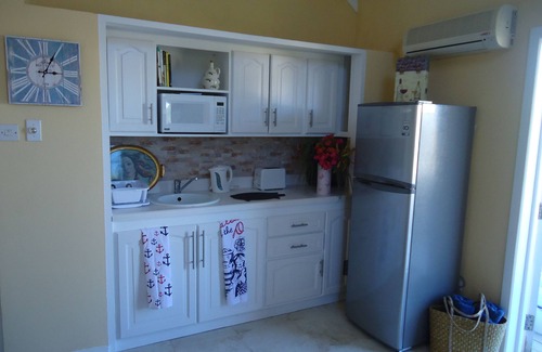 Bottom Bay Apartment | Stylish villa apt, world famous Bottom Bay 5 min walk,swimming pool.A/C