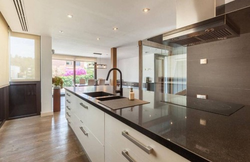 El Papiol House | Stylish Villa with Private Pool near Barcelona