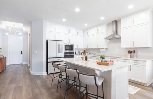 DeBary House | Stylish waterside retreat - springs nearby - pool and gym access - large groups