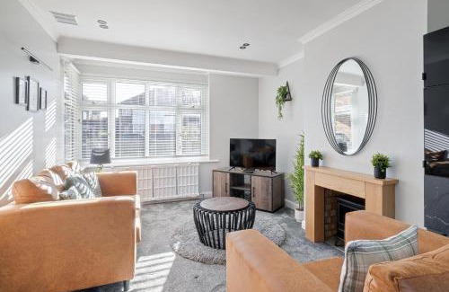 Bedford Apartment | Stylishly decorated 3 bed house presented by Our Home Short Stays comfortable beds with crisp linen and plenty of outdoor space to enjoy