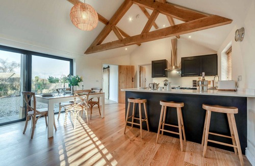 Churchill Cottage | Stylishly presented holiday barn in the Cotswolds - Corner House Barn