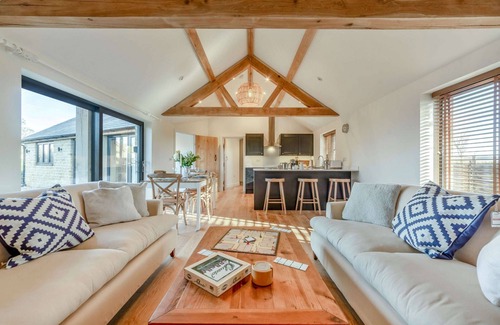 Churchill Cottage | Stylishly presented holiday barn in the Cotswolds - Corner House Barn