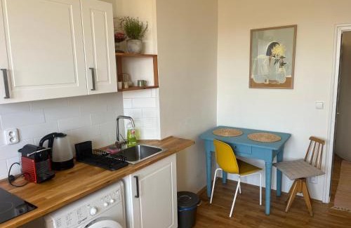 Vrsovice Apartment | Stylový a slunný byt s uměleckým nádechem v blízkosti centra