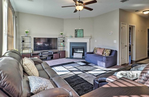 Rex House | Suburban Family House w/ Easy Access to Downtown!