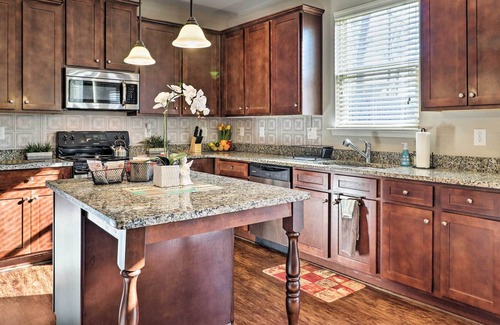 Rex House | Suburban Family House w/ Easy Access to Downtown!