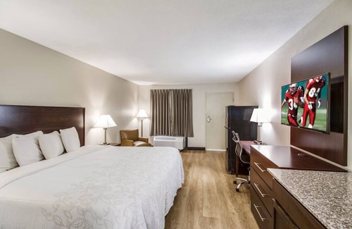 Addison Hotel | Suburban Retreat Close to Addison Circle Park - Free Onsite Parking