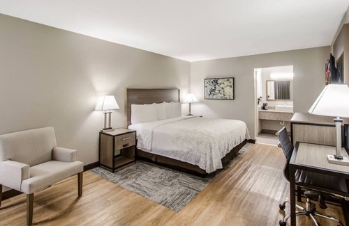 Addison Hotel | Suburban Retreat Close to Addison Circle Park - Free Onsite Parking