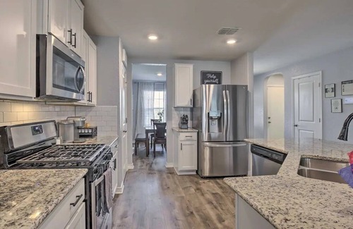 San Antonio House | Suburban San Antonio w Fenced Yard outdoor cooking