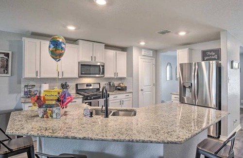 San Antonio House | Suburban San Antonio w Fenced Yard outdoor cooking