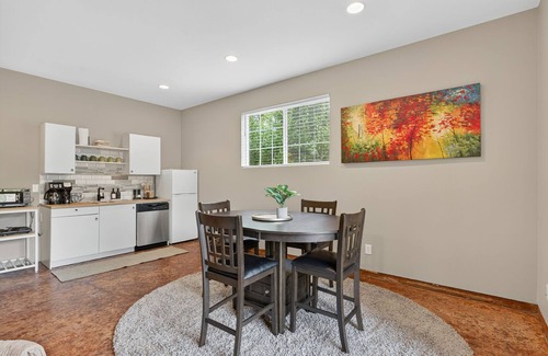 Garden Home-Whitford House | Suburban Studio, Near Golf, Wineries & Dining