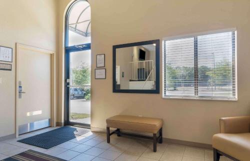 Jeffersontown Hotel | Suburban Studios Louisville East