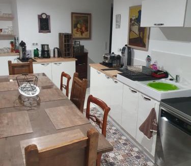 Labegude House | Sud Ardèche AUBENAS, VALS LES BAINS, LABEGUDE, Chambres d'hôtes Bensylv' entière privatif de 130 M2 4 lits 3 chambres pour 4 adultes et 2 enfants