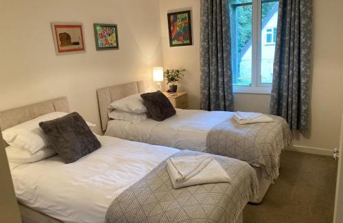 Newton Ferrers Ski Chalet | Sue's Lodge