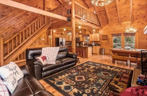 Sugar Grove Cabin | Sugar Grove Retreat - Hot Tub - Hocking Hills!