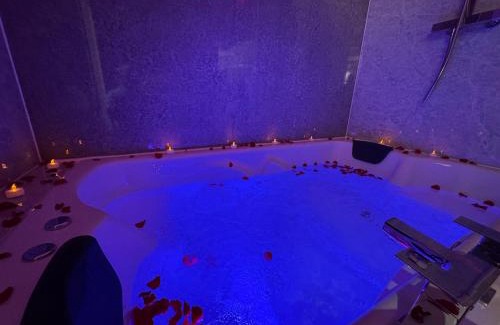 Sheffield Apartment | Suite 1 Private Jacuzzi Spa Hot Tub & Sauna