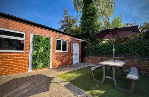 Sheffield Apartment | Suite 1 Private Jacuzzi Spa Hot Tub & Sauna