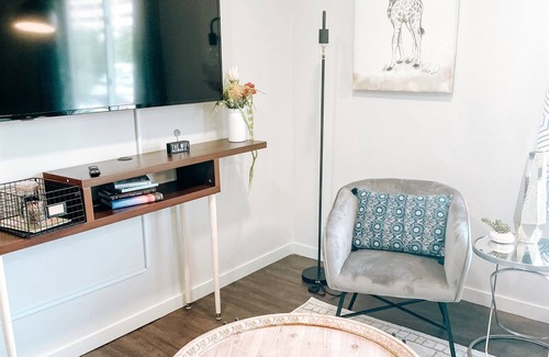 Midtown Apartment | Suite #12 Modern One Bedroom in Midtown, OKC!