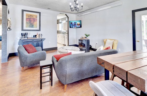 Custer Cabin | Suite 206 "The Black Eagle"