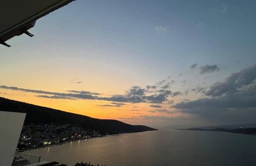 Amfilochia Apartment | Suite 3 on the Hill - Stunning, Spacious, and Breathtaking Panoramic View