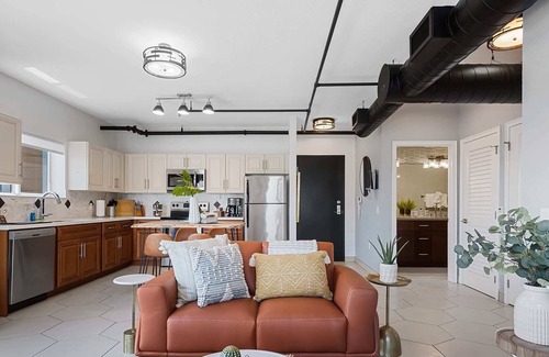 Wilton Manors Apartment | Suite 303: King Bed, Balcony, Heated Pool, Gym