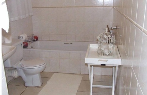 Kempton Park Bed & Breakfast | Suite 4-Doves Nest Guest House-Bed and Breakfast