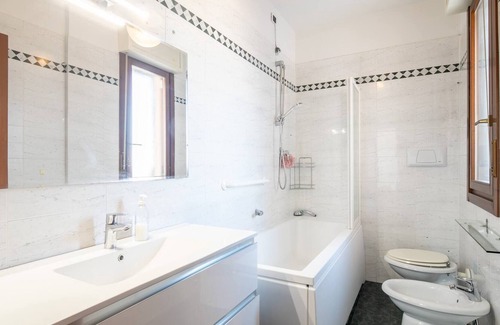 Prato Apartment | Suite a Prato con 2 Balconi