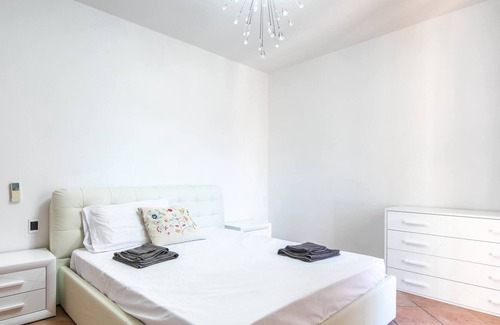 Prato Apartment | Suite a Prato con 2 Balconi