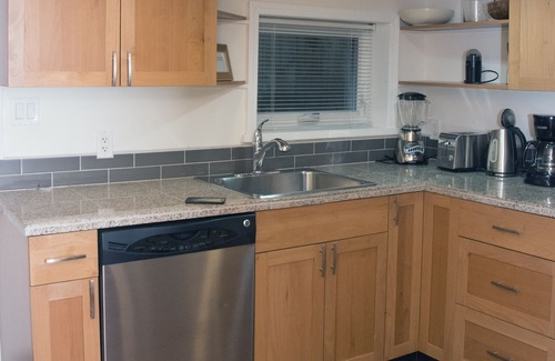 Fairfield House | Suite By The Beach in Character Home - 30 day minimum